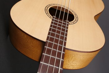 Gitarrenbauer Christian Stoll : Klassik-Bass Foto von Bass quarterly