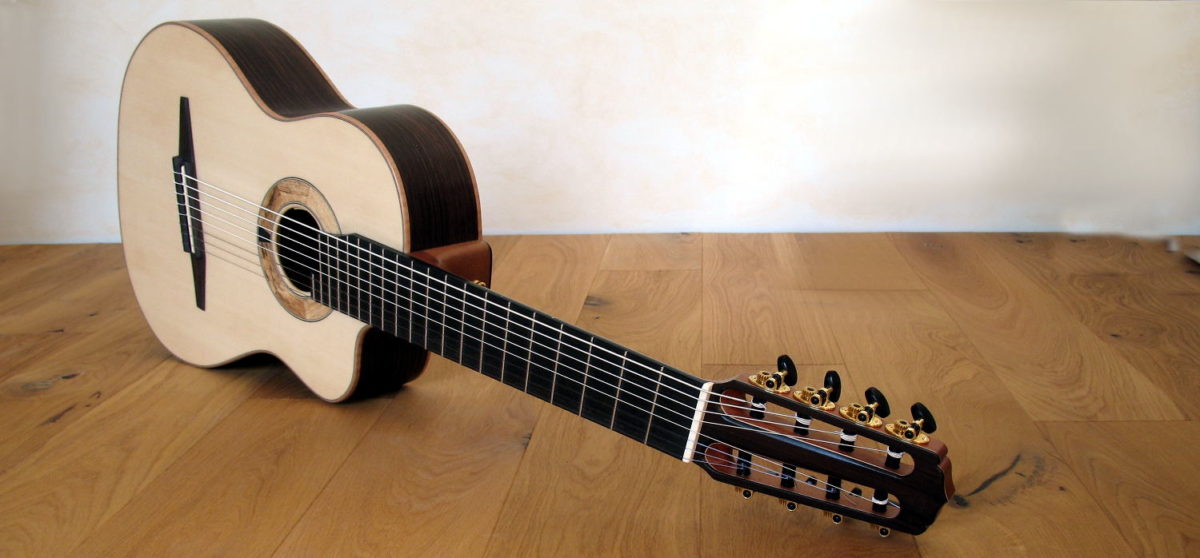 8string Klassische Gitarre mit Fanned Frets, Cutaway, Pickup