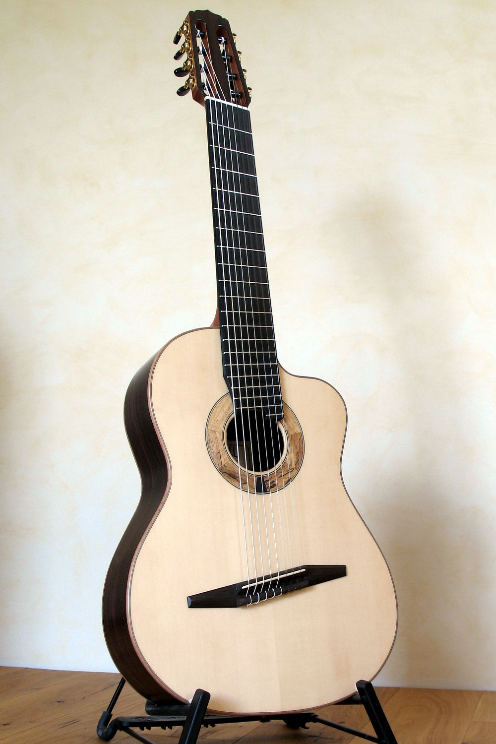 8string Klassische Gitarre mit Fanned Frets, Cutaway, Pickup