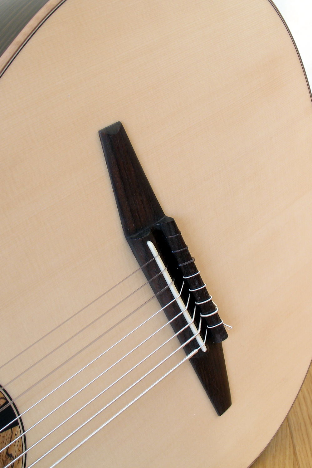 8string Klassische Gitarre mit Fanned Frets, Cutaway, Pickup