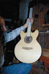 Gitarrenbau Christian Stoll: 2000: Lucy - Sonderanfertigung mit Doppelcutaway...