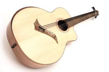 8saiter 5 stahlsaiten 3 basssaiten fächerbünde fanned frets armauflage bevel heimische Hölzer