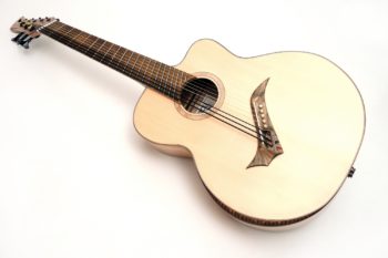 8saiter 5 stahlsaiten 3 basssaiten fächerbünde fanned frets armauflage bevel heimische Hölzer