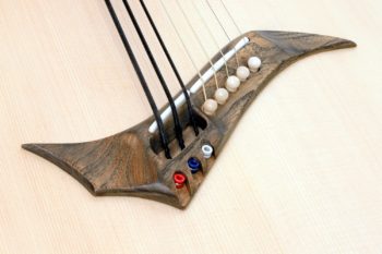 8saiter 5 stahlsaiten 3 basssaiten fächerbünde fanned frets armauflage bevel heimische Hölzer