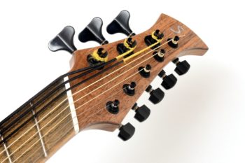 8saiter 5 stahlsaiten 3 basssaiten fächerbünde fanned frets armauflage bevel heimische Hölzer