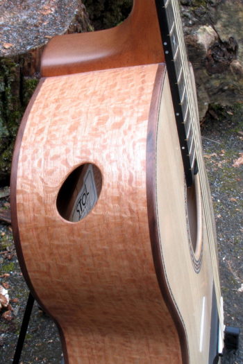 Gitarrenbau Christian Stoll: Ambition Fingerstyle Custom - Zargen aus indischer Silbereiche - Zargenschallloch