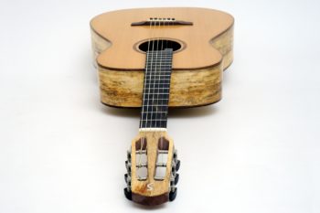 linkshänder fingerstyle stahlsaiten gitarre 63 mensur mango gitarrenbauer handarbeit