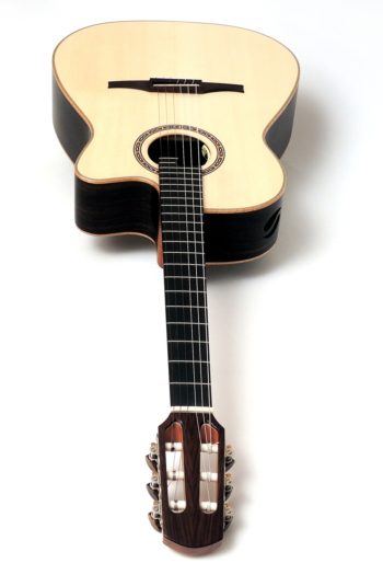 classic crossover groß cutaway zargenschalloch stoll gitarrenbauer