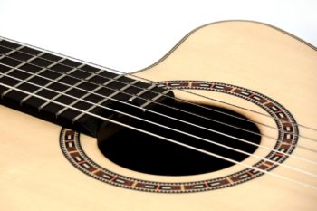 classic crossover groß cutaway zargenschalloch pickup stoll gitarrenbauer