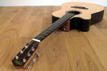 Linkshänder-Stahlsaiten-Gitarre mit Cutaway - Kopf