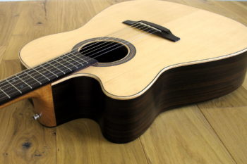 Linkshänder-Stahlsaiten-Gitarre mit Cutaway