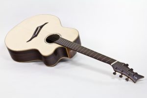 stahlsaiten western steel string gitarre IQ Bevel fanned frets