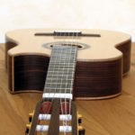 Nylonstring-Gitarre Alegra Hochglanz mit spitzem Cutaway und Abalone-Inlay