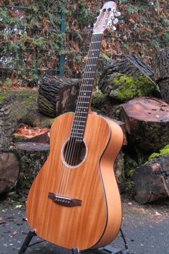 Gitarrenbau Christian Stoll: Stahlsaitengitarre Ambition Fingerstyle Mensur 63 Boden Zargen und Decke aus Mahagoni