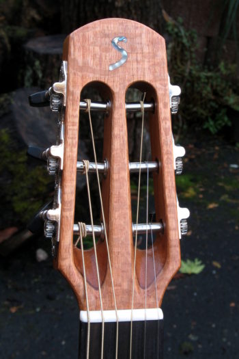 Gitarrenbau Christian Stoll: Stahlsaitengitarre Ambition - Kopfplatte passend zum Korpus aus Indian Silver Oak