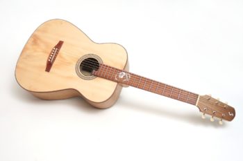 Fingerstyle Gitarre Apfelweinfass Eiche Fichte Gitarrenbauer Stoll