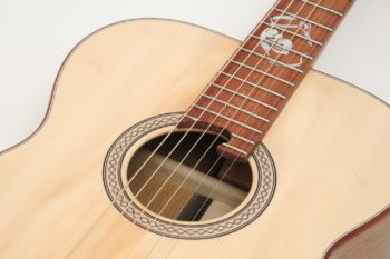 Fingerstyle Gitarre Apfelweinfass Eiche Fichte Rosette Inlay Gitarrenbauer Stoll