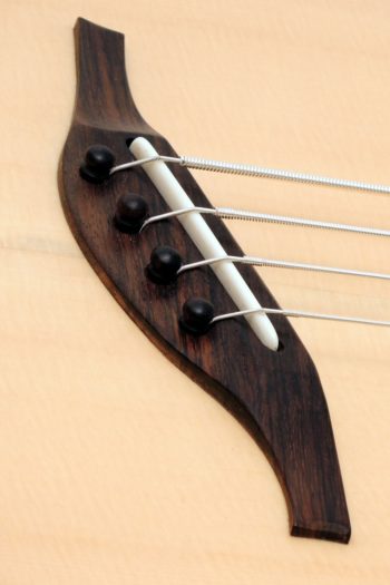 bass ukulele fächerbünde fanned frets laut gitarrenbauer stoll