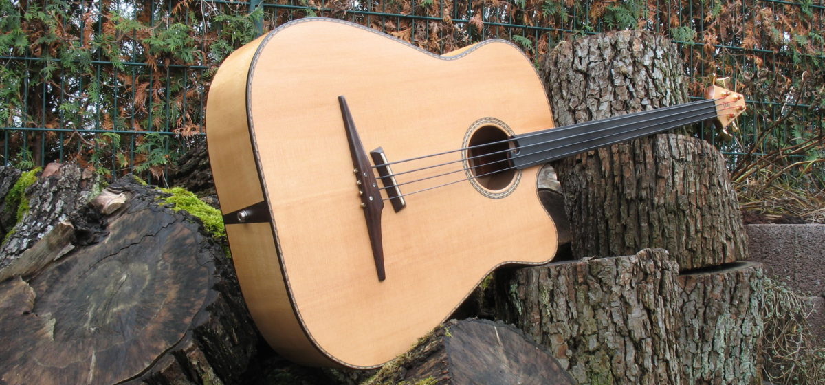 Gitarrenbau Christian Stoll: akustische Bassgitarre 4-saiter fretless