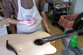 Einbau Endknopfbuchse Gitarre