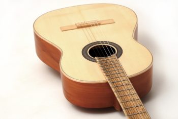 klassische konzert gitarre einheimische hoelzer Birne Erle Robinie Estudio stoll