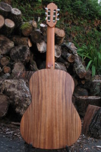 Klassische Gitarre Boden und Zargen aus indischer Walnuss