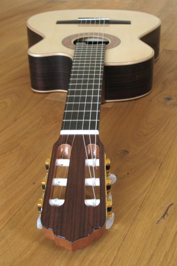 Kleine Nylonsaiten-Gitarre Mensur 55 cm Cutaway Hochglanz-Lackierung - Kopf