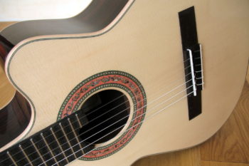 Kleine Nylonsaiten-Gitarre Mensur 55 cm Cutaway Hochglanz-Lackierung - Rosette