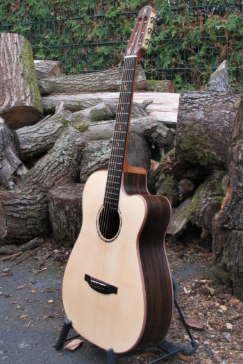 Gitarrenbau Christian Stoll: Stahlsaitengitarre Ambition Fingerstyle Cutaway mit Griffbrett-Inlays