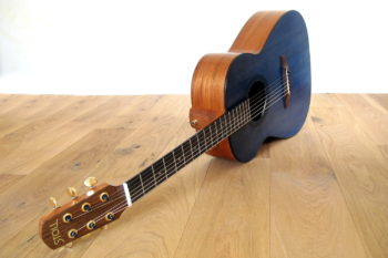 Steelstring Gitarre Mensur 63, Hals-Korpus-Übergang 13. Bund Tonabnehmer Planet Waves Mechaniken blaue Decke