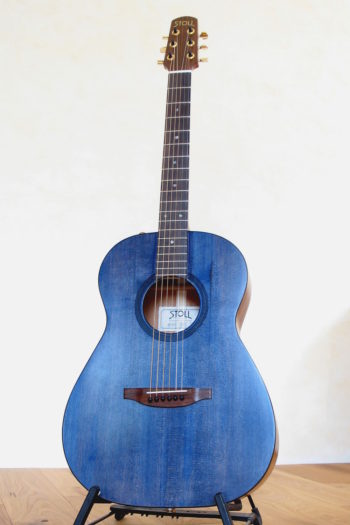 Steelstring Gitarre Mensur 63, Hals-Korpus-Übergang 13. Bund Tonabnehmer Planet Waves Mechaniken blaue Decke