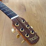 Steelstring Gitarre Mensur 63, Hals-Korpus-Übergang 13. Bund Tonabnehmer Planet Waves Mechaniken blaue Decke