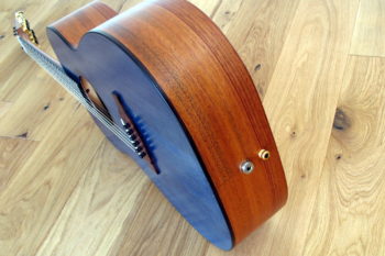 Steelstring Gitarre Mensur 63, Hals-Korpus-Übergang 13. Bund Tonabnehmer Planet Waves Mechaniken blaue Decke