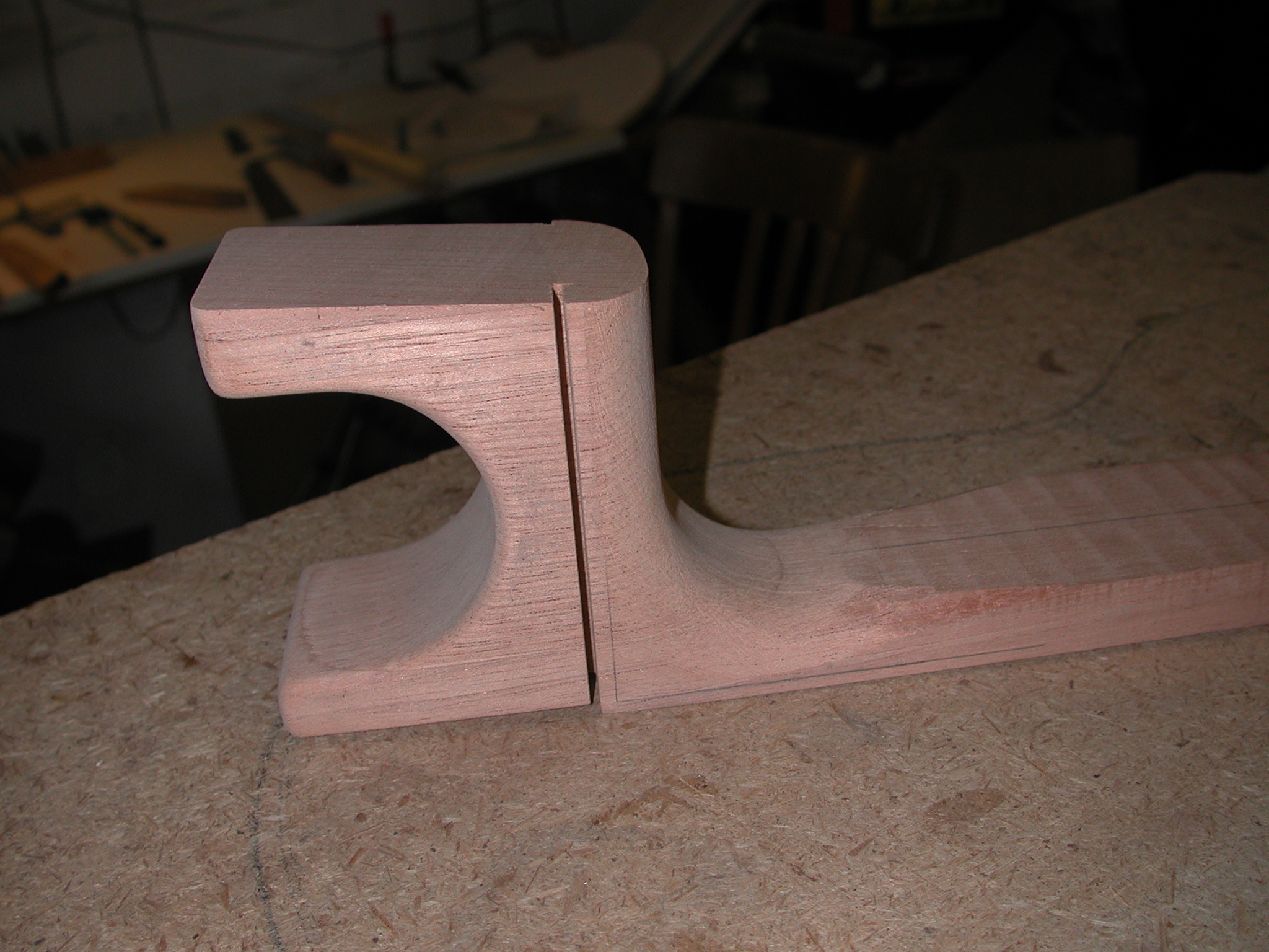 Neck: The heel is shaped.