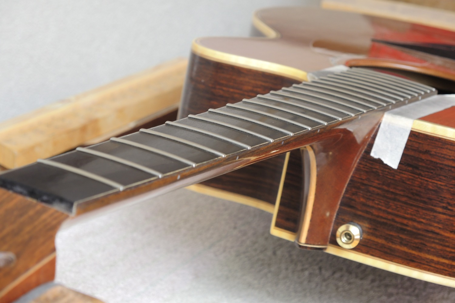 Re-fretting of an acoustic guitar - The finished fingerboard