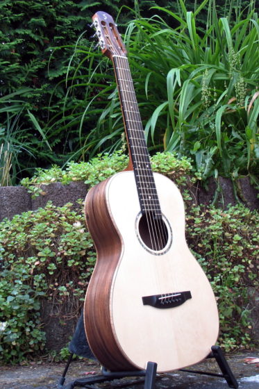 Parlor steelstring guitar- american walnut