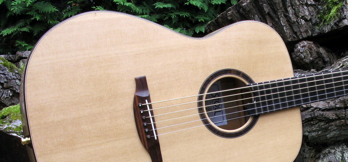 Steelstring Baritone Guitar with Rosewood body and Sitka Spruce top
