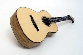 Baritone Ukulele Mango Papageno