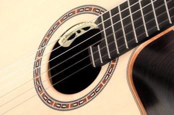 Classic Crossover side soundport cutaway pickup 