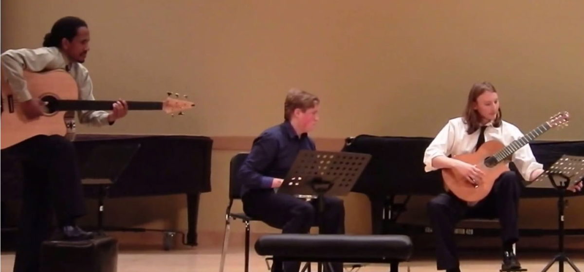 video acoustic bass Duquesne-University-Classical-Guitar-Ensemble_Paco-de-Lucia-Entre-Dos-Aguas
